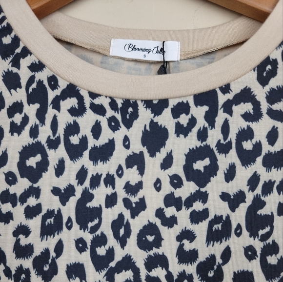 NWT‎ Blooming Jelly Animal Print Short Sleeve, Round Neck Casual Top - Picture 8 of 11